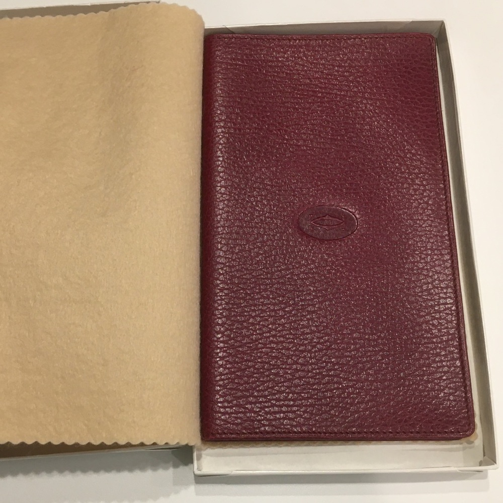 Must de Cartier check or passport wallet pristine